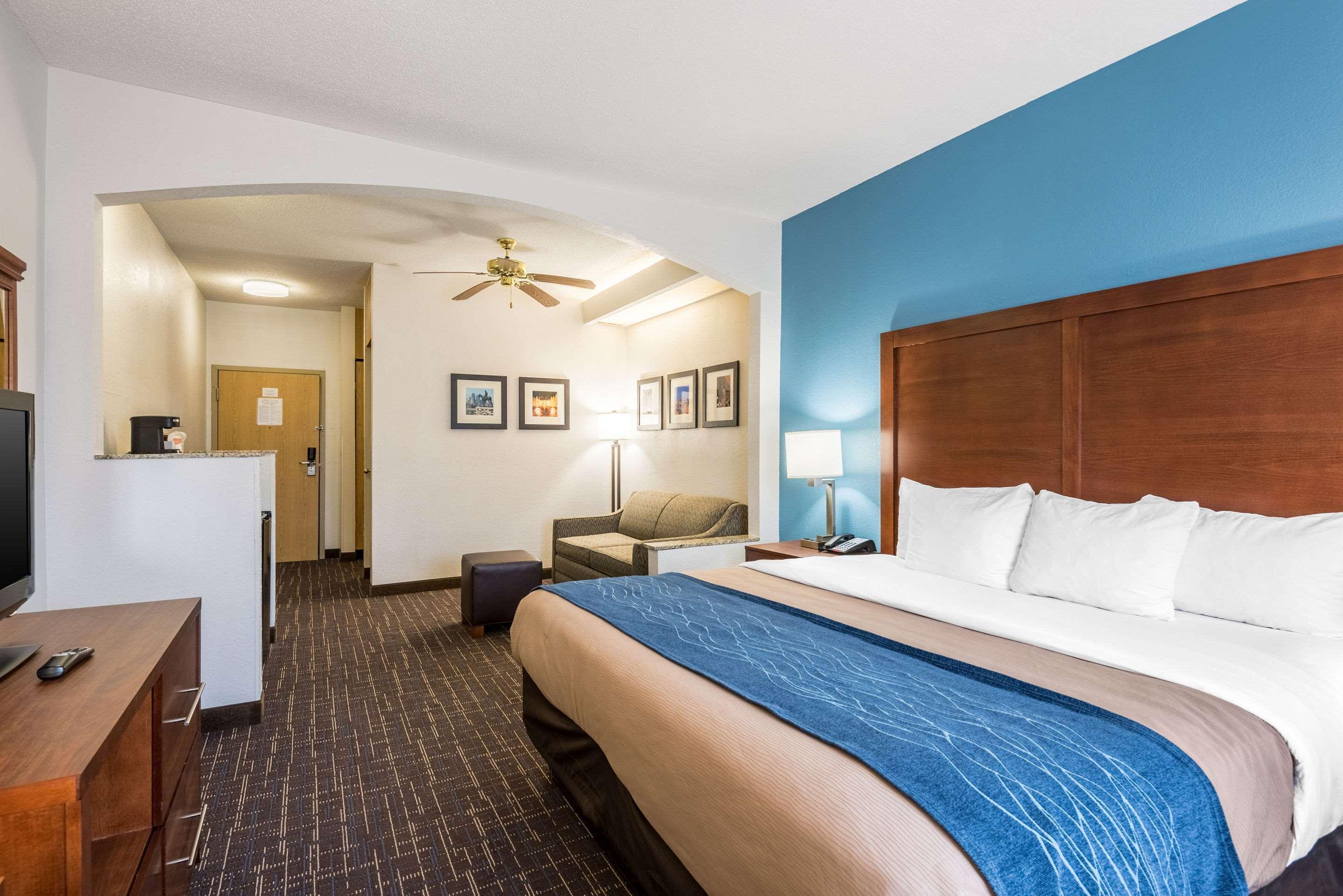 HOTEL COMFORT INN & SUITES LEES SUMMIT - KANSAS CITY LEE'S SUMMIT, MO 3*  (United States) - from US$ 73 | BOOKED